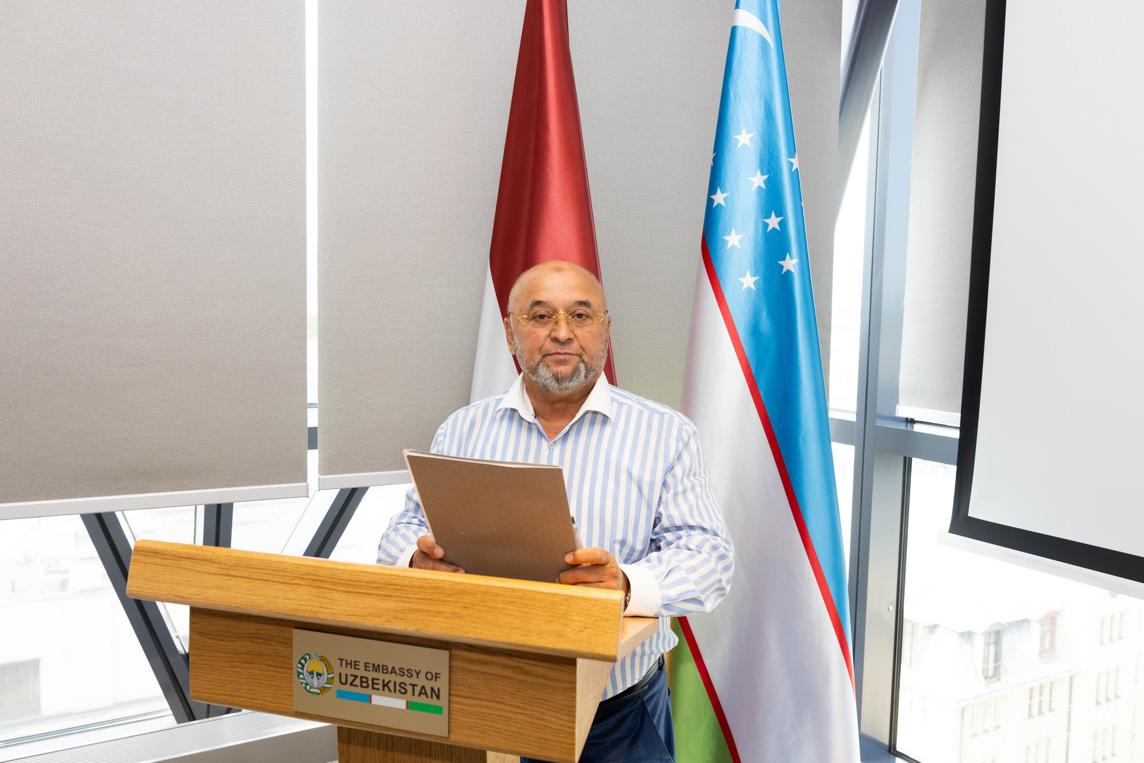 Rahbar O'zbekiston elchixonasida